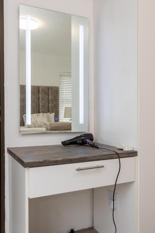 67 The Shades - Luxury Apartment In Umhlanga - Airconditioning Throughout And Inverter Durban Buitenkant foto